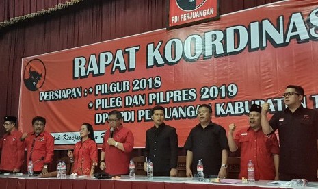 Sekretaris  Jenderal DPP PDI Perjuangan Hasto Kristiyanto melakukan rangkaian kunjungan kerja menemui kader di wilayah Mataraman dalam rangka konsolidasi partai menjelang pilkada serentak 2018. 