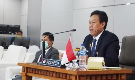 Sekretaris Jenderal, Kementan, Momon Rusmono, dalam sambutannya mewakili Menteri Pertanian, Syahrul Yasin Limpo dalam pertemuan ke-42 Menteri Pertanian dan Kehutanan ASEAN (AMAF), Rabu (21/10). Momon mengatakan  Saat ini Kementerian Pertanian (Kementan) terus berupaya mendorong sektor pertanian dalam mewujudkan ketahanan pangan nasional berkelanjutan seiring dengan dinamika pembangunan regional dan keterbatasan imbas pandemi Covid-19.