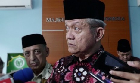 Sekretaris Jenderal MUI, Anwar Abbas, meminta pemerintah Indonesia mengkaji ulang hubungan RI dengan Cina. 