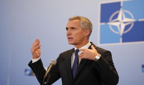 Sekretaris Jenderal NATO Jens Stoltenberg menyampaikan pidatonya saat tiba di hari pertama pertemuan para Menteri Luar Negeri NATO di Bukares, Rumania, Selasa, 29 November 2022.