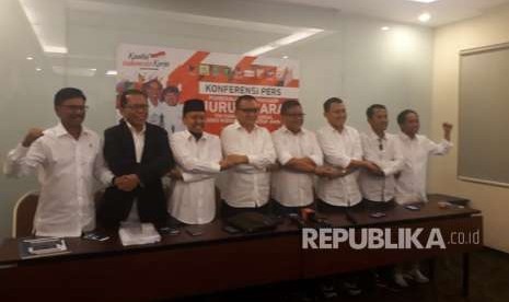 Sekretaris jenderal partai Koalisi Indonesia Kerja (KIK) saat konferensi pers dalam acara pelatihan Juru Bicara Tim Kampanye Nasional Pemenangan Joko Widodo-Ma'ruf di Hotel Oria,  Menteng, Jakarta, Senin (13/8).