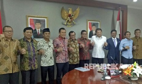 Sekretaris jenderal partai pendukung Pemerintah berkumpul menemui Menteri Sekretaris Kabinet (Menseskab) Pramono Anung, Senin (7/5).