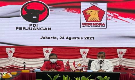 Sekretaris Jenderal PDIP Hasto Kristiyanto dan Sekretaris Jenderal Partai Gerindra Ahmad Muzani menggelar pertemuan di kantor DPP PDIP, Jakarta, Selasa (24/8).