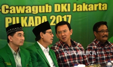 Sekretaris Jenderal (Sekjen) Partai Persatuan Pembangunan (PPP) kubu Djan Faridz, Achmad Dimyati Natakusumah (dari kiri), Ketua Umum DPP PPP Djan Faridz, Gubernur DKI Jakarta Basuki Tjahaja Purnama atau Ahok, dan Wagub DKI Jakarta Djarot Saiful Hidayat 