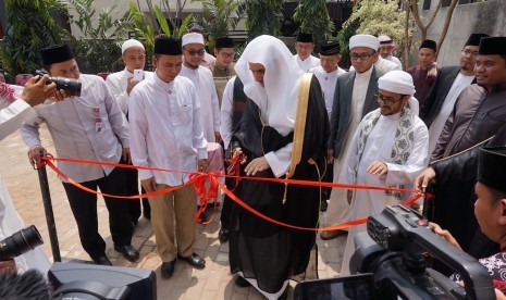 Sekretaris Jenderal (Sekjen) Rabithah Al Alam Al Islami (Liga Islam Dunia), Dr. Muhammad bin Abdulkarim Al ‘lsa meresmikan Markaz I’dad Muallimi Al-Qur’an Al-karim Wal Ijazah bi Sanad 