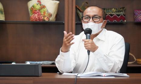 Sekretaris Kemenkop dan UKM Arif Rahman Hakim meminta masyarakat dan para pelaku Usaha Mikro Kecil Menengah (UMKM) agar mengacu informasi yang disampaikan oleh kementerian. Informasi tersebut dapat dilihat melalui akun media sosial resmi.