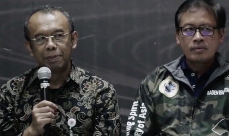 Sekretaris Kementerian Pemuda dan Olahraga, Gatot S Dewa Broto (kiri)