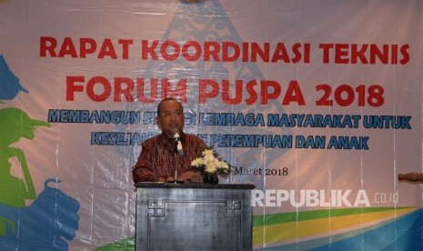 Sekretaris Kementerian PPPA, Pribudiarta Nur Sitepu, memberikan sambutan dalam Rapat Koordinasi Teknis Forum Partisipasi Publik untuk Kesejahteraan Perempuan dan Anak (Rakortek PUSPA) Tahun 2018 di Semarang, Selasa (27/3).