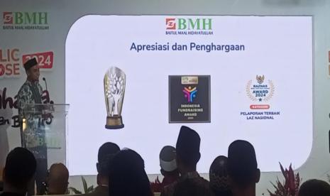 Sekretaris Laznas BMH Dede Heri Bachtiar menyampiaikan paparan saat Public Expose Pengumpulan Dana Zakat melalui BMH sepanjang tahun 2023 di Gedung DPP Hidayatullah, Jakarta, Selasa (5/3).