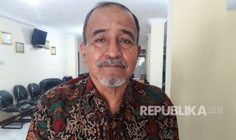 Sekretaris Lembaga Persahabatan Ormas Islam (LPOI), Luthfi Attamimi saat menyampaikan konferensi pers terkait maraknya aksi terorisme di Kantor LPOI, Jalan Keramat VI, Jakarta Pusat, Senin (14/5).