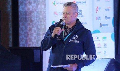 Sekretaris Perusahaan Bank Mandiri, Rohan Hafas yang juga Ketua Forum Humas BUMN terpilih, menyampaikan materi pada Kongres Forum Humas BUMN 2019, di Trans Luxury Hotel, Kota Bandung, Rabu (13/3).