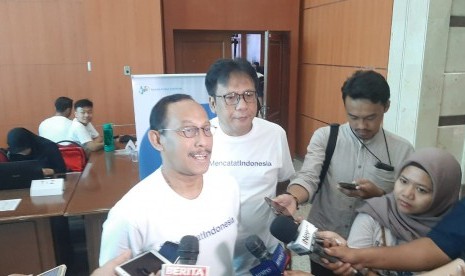 Sekretaris Utama BPS Adi Lumaksono sedang memberikan pemaparan terkait Sensus Penduduk 2020 di Kantor BPS, Jakarta, Sabtu (15/2).