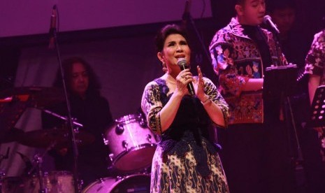 Selain Andre Hehanusa, Rafika Duri juga tampil dalam konser 