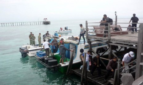   Selain dari Tanjung Batu, perjalanan ke Pulau Derawan dapat langsung ditempuh dengan menggunakan speed boat dari Tanjung Redeb. (Nur Aini/Republika)