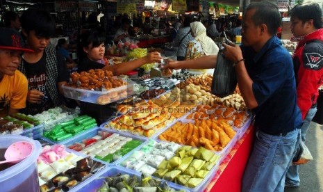 Selain harus pandai mengatur keuangan di Ramadhan ini, Anda juga diharapkan mampu mengerem keinginan yang bisa membocorkan keuangan Ramadhan dan Lebaran.