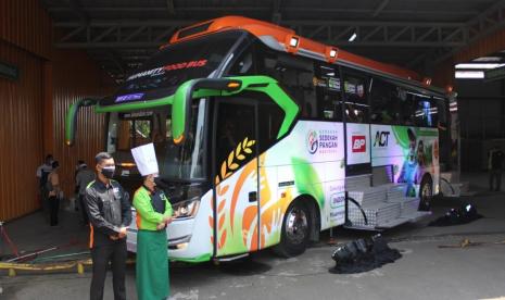 selain mampu menyediakan hingga 5.000 porsi makanan siap santa, food bus juga memiliki kelebihan lain. Dengan panjang keseluruhan 12 meter ini, Humanity Food Bus memudahkan para koki untuk bergerak. Selain itu, peralatan masak yang dihadirkan juga lebih baru dan variatif.