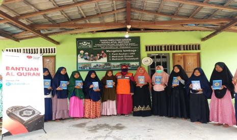  Selain merendam rumah rumah warga, banjir yang melanda Melawi pada 12 September 2020 juga merendam beberapa tempat ibadah seperti masjid, mushalla, dan pondok pesantren. Fasilitas alquran dan sajadah juga habis terendam.