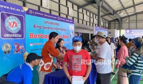 Selama Ramadhan UBSI membagikan 2.500 nasi boks untuk berbuka puasa di delapan lokasi kampus UBSI.