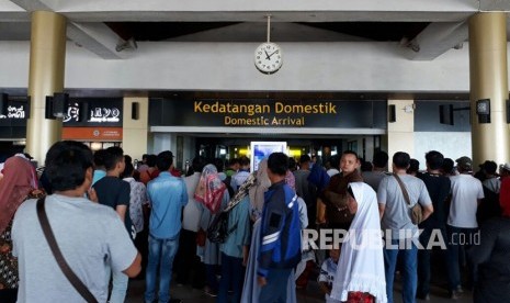 Selasa (12/6) atau H-3 Lebaran 1439 H diprediksi menjadi puncak arus mudik di Bandara Internasional Minangkabau, Padang Pariaman. Hingga pagi tadi, sudah lebih dari 48 ribu orang tiba di Padang terhitung sejak H-7 lalu. 