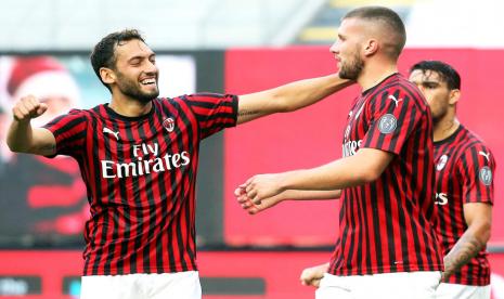 Seleberasi pemain Milan, A Rebic usai menjebol gawang AS Roma. Milan kalahkan Roma 2-0 di Stadion San Siro, Ahad (28/6)