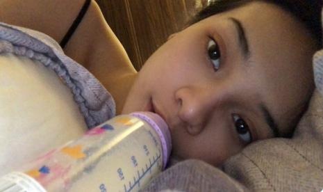 Selebgram Anya Geraldine mengaku masih minum susu dari botol bayi.