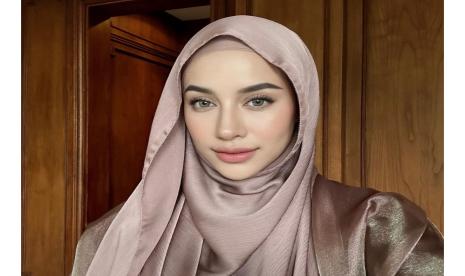 Selebgram Emy Aghnia. KPAI menyayangkan kasus penganiayaan terhadap anak Aghnia. Menurut KPAI, yayasan penyalur perlu melakukan sistem evaluasi lebih akurat.