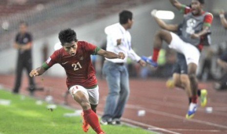 Selebrasi Andik Vermansah usai mencetak gol ke gawang Singapura pada pertandingan babak penyisihan grup B Piala AFF 2012 di stadion Bukit Jalil, Kuala Lumpur, Malaysia, Rabu (28/11).