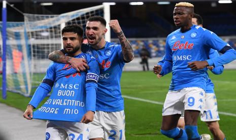 Selebrasi bomber Napoli Lorenzo Insigne (kiri) dan rekan-rekannya usai menjebol gawang Juventus via titik putih, Ahad (14/2) dini hari WIB.