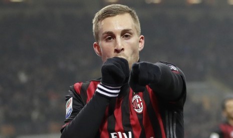 Selebrasi Gerard Deulofeu seusai menjebol gawang Fiorentina.