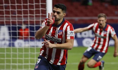 Selebrasi gol penyerang Atletico Madrid Luis Suarez seusai menjebol gawang Valencia dalam lanjutan La Liga. 