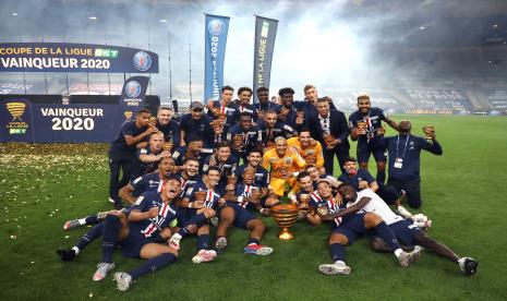 selebrasi juara PSG setelah mengalahkan Lyon, Sabtu (1/8).