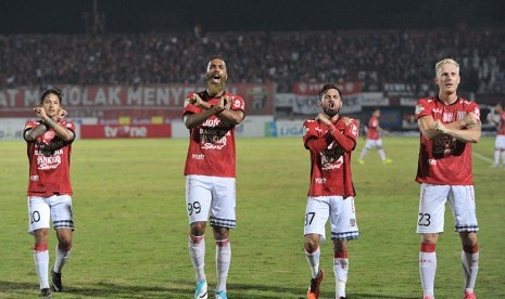 Selebrasi para pemain Bali United.