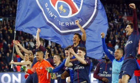 Selebrasi para pemain Paris Saint-Germain seusai memastikan gelar juara Liga Prancis musim 2017/2018, Senin (16/4) dini hari WIB.