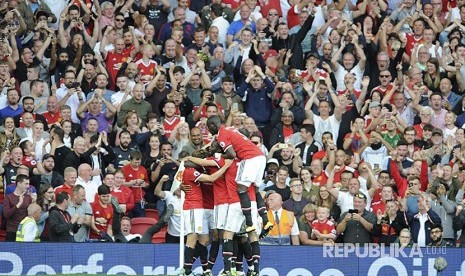 Selebrasi pemain Manchester United pada pertandingan English Premier League antara Manchester United melawan Leicester City di Stadion Old Trafford, Manchester, Ahad (27/8).