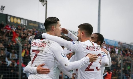 Selebrasi pemain Portugal usai gol ke gawang Luksemburg, Ahad (17/11) malam WIB.