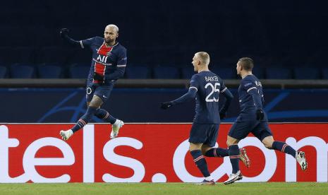 Selebrasi pemain PSG Neymar usai mencetak gol ke gawang Istanbul Basaksehir.