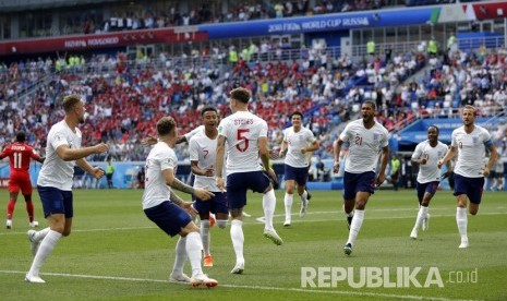   Selebrasi pemain timnas Inggris setelah mencetak gol pertama timnya pada pertandingan grup G Piala Dunia 2018 antara Inggris melawan Panama di Stadion Nizhny Novgorod, Ahad (24/6).