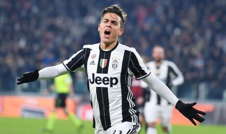 Selebrasi penyerang Juventus Paulo Dybala setelah menjebol gawang Milan di laga perempat final Coppa Italia di Stadion Juventus, Kamis (26/1) dini hari WIB. Juventus menang 2-1.