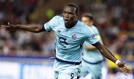 Selebrasi penyerang Porto Vincent Aboubakar setelah membobol gawang AS Monaco.