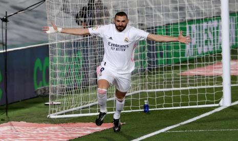 Selebrasi penyerang Real Madrid Karim Benzema setelah menjebol gawang Athletic Bilbao.