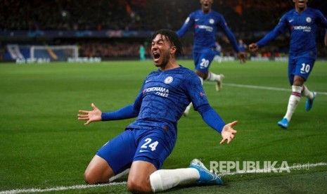 Selebrasi Reece James saat mencetak gol untuk Chelsea di Liga Champions.