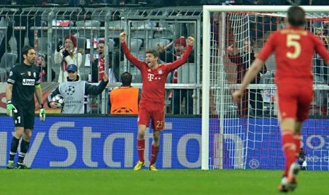 Selebrasi Thomas Mueller setelah mencetak gol ke gawang Juventus pada leg pertama perempat final Liga Champions di Allianz Arena, Rabu (3/4) dini hari WIB.