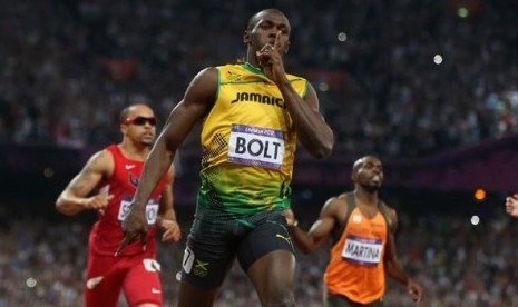 Selebrasi 'tutup mulut' Usian Bolt sesaat setelah finish dalam nomor 200 m putra di Olympic Stadium