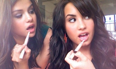 Selena Gomez dan Demi Lovato