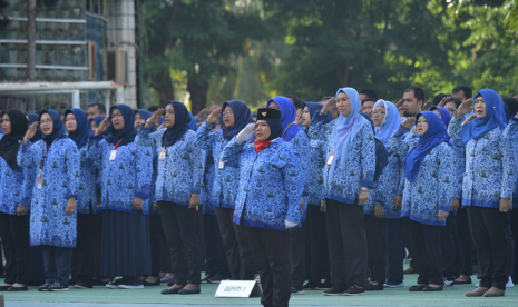 Seluruh pegawai Kemenpora mengikuti Upacara Peringatan Hari Kartini 2019 di Halaman Utama Kantor Kemenpora, Senayan, Jakarta, Senin (22/4) pagi. Pada upacara yang dipimpin langsung oleh Staf Ahli Menpora Bidang Politik Yuni Poerwanti sebagai pembina upacara menyampaikan perjuangan dan semangat Kartini sebagai pejuang emansipasi wanita harus terus terpatri pada perempuan Indonesia.