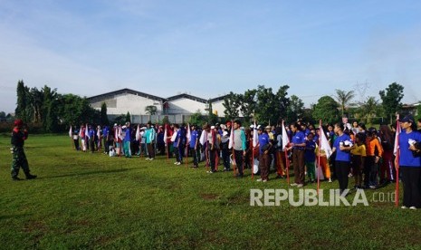 Siswa sedang berbaris untuk mendapatkan pelatihan berupa pendidikan karakter (ilustrasi)