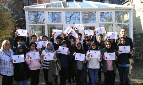 Seluruh siswa Sekolah Bosowa peserta  homestay di Cambridge, Inggris, dnyatakan lulus dengan predikat Memuaskan.