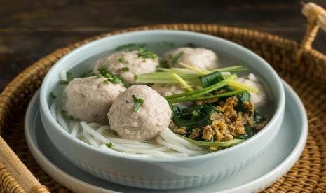 Semangkuk bakso (ilustrasi). Di Indonesia, ada beberapa gerai mi ayam dan bakso yang sudah memiliki sertifikat halal.