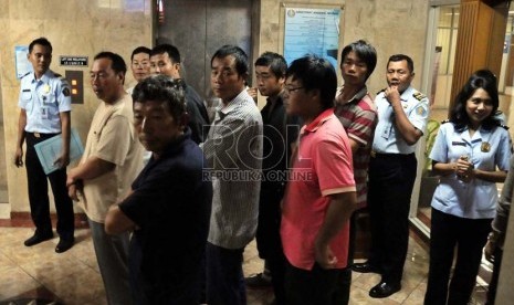 Nine Chinese nationals who have no official lisence to work in Indonesia were detained by the imigration officers in Jakarta on Wednesday (1/30).