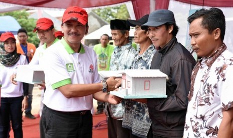 Semen Indonesia Salurkan Rp 1,78 Miliar untuk Bantuan Pembangunan Rumah